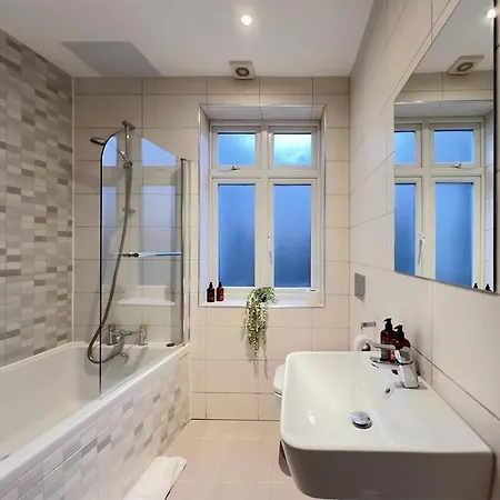 Prime Location Camden Luxury Apt Sleeps 6 London Exterior photo